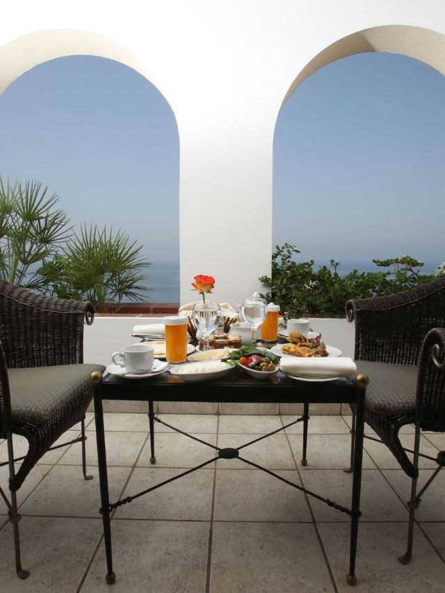 🌟 Luxe Lebanon Lodgings: Scenic Kaslik Stays 🌊