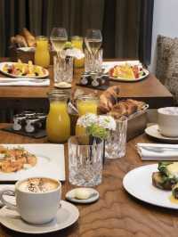 🌟 Barcelona's Best: Serras Hotel's Chic Comforts 🌟