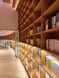 上海的這座空間書店一定要來打卡！！美爆了～超震撼DER～