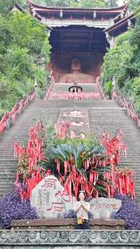 藏在山裡面的佛國世界，樂山大佛附近的東方佛都