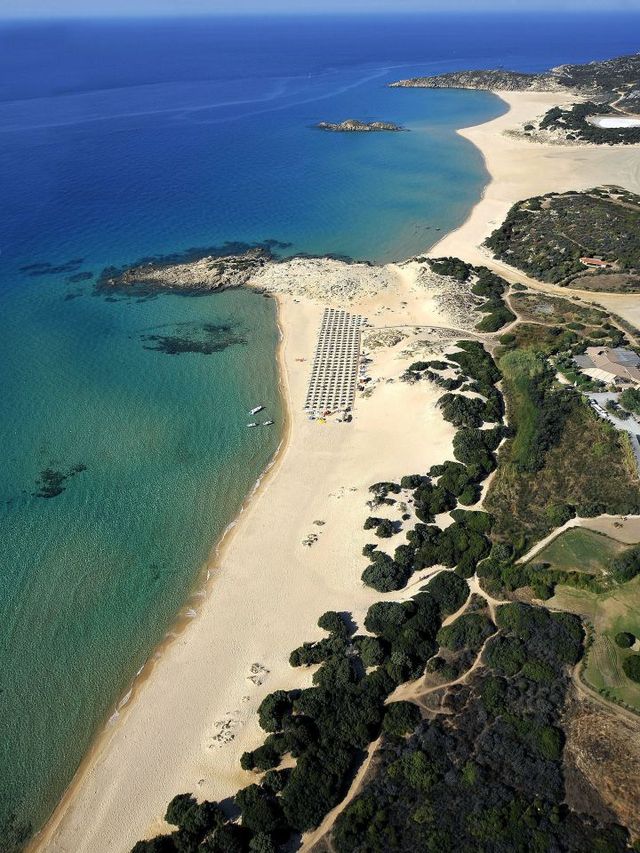 🌟 Sardinia's Seaside Serenity: Conrad Chia Laguna 🏖️🍽️