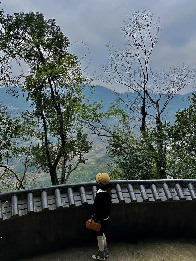 神秘的懸崖秘洞live圖在貴陽 直達