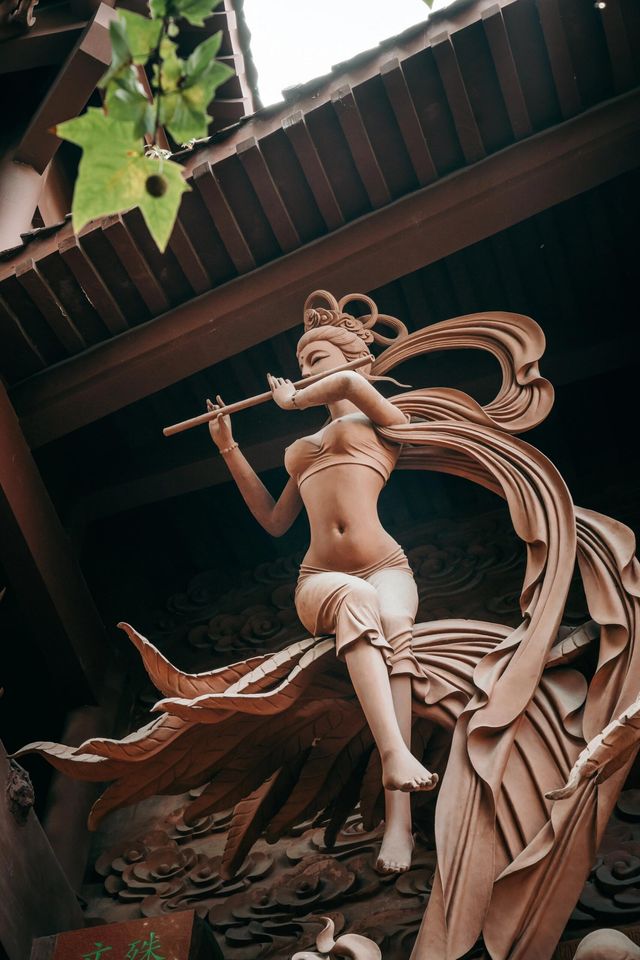 一次看到就會永生難忘!建議逛完這座千年古剎後才離開。