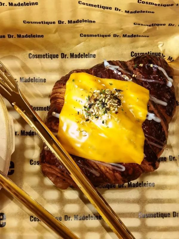 深圳你糊塗啊，這樣的麵包店竟然...