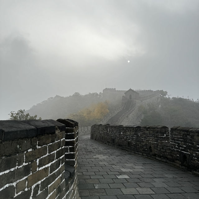 Be alone at the Great Wall of china