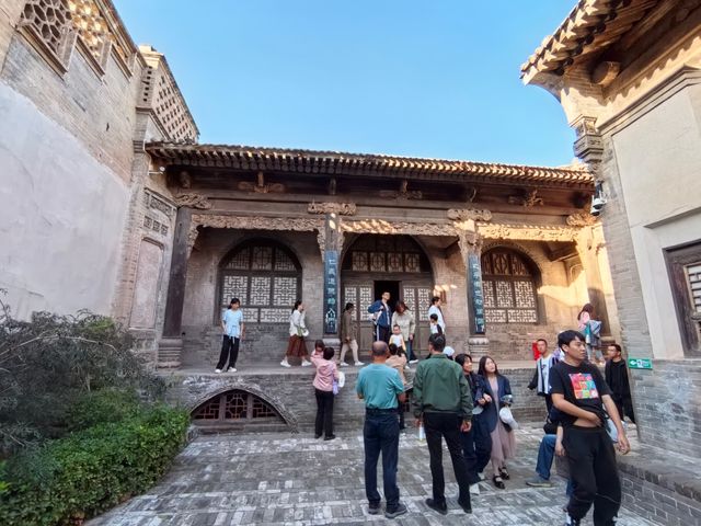 李家大院。
