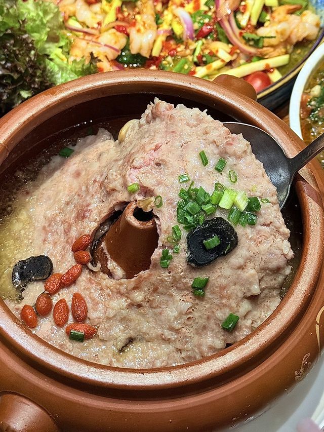 到昆明了！下機第一頓直奔這裡！。