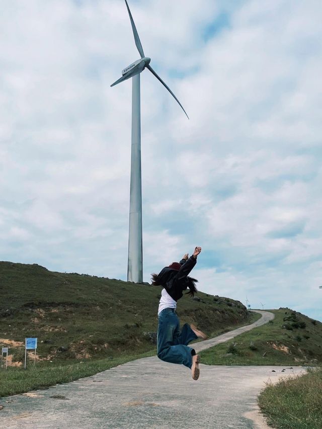 羅定風車山上。