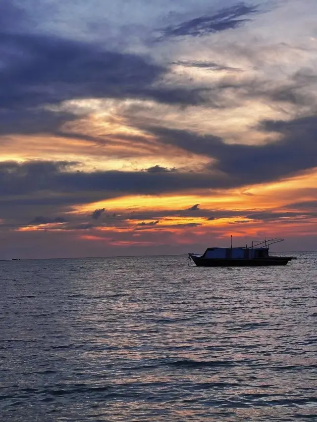 The world-class sunset in Kota Kinabalu!