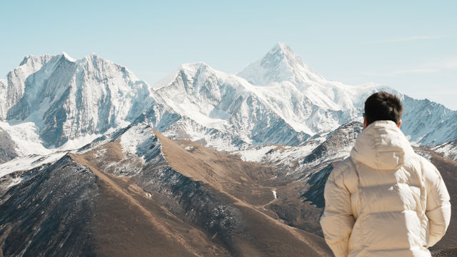 觀賞貢嘎雪山最近的垭口