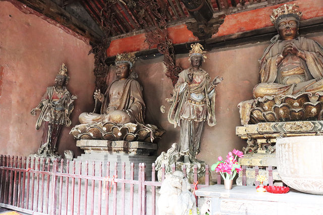 新絳龍興寺：唐碑、宋塑、清塔
