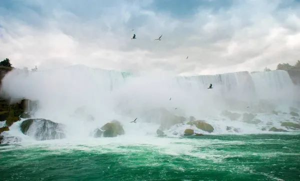 Explore Niagara Falls with the Maid of the Mist