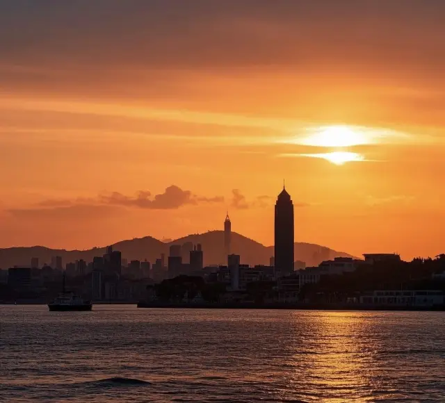 Sunsets in Gulangyu are truly unforgettable.