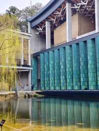 Nothing blends Modern and Traditional Architecture quite like this...