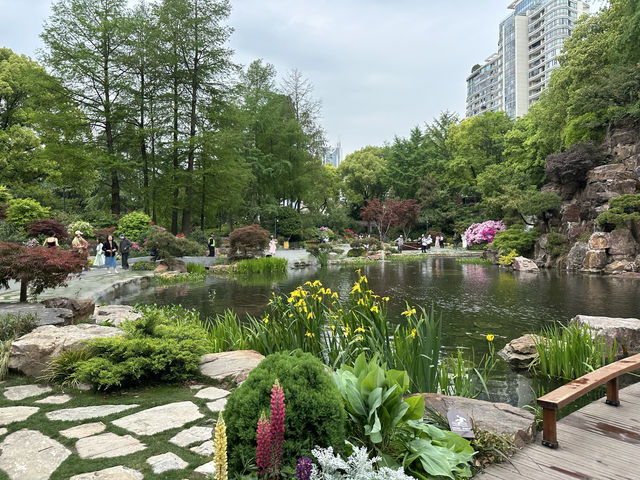 輔德里公園—疊石瀑布、杜鵑花海