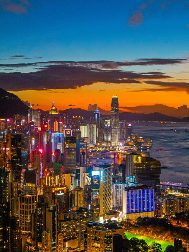 璀璨寶馬山，維港夜色入畫來