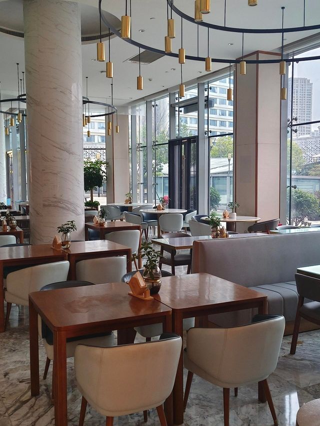 《杭州濱江寶龍藝珺酒店：杭州寶藏藝術酒店》