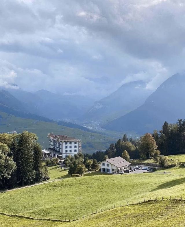 瑞士酒店｜阿爾卑斯山間的童話小鎮
