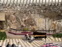 芬蘭赫爾辛基｜紅玫瑰與白玫瑰