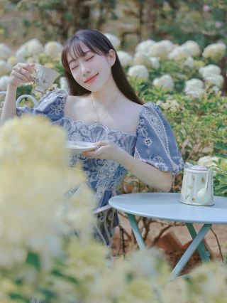 Step into a French vintage garden and fall into Alice's white dreamland