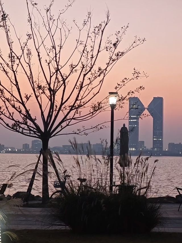 魔都落日秘境滴水湖懸日最佳打卡機位大公開! 魔都落日秘境滴水湖懸日最佳打卡機位大公開!