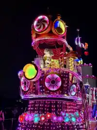 在漫天煙花下坐旋轉木馬，五天四晚玩不夠！