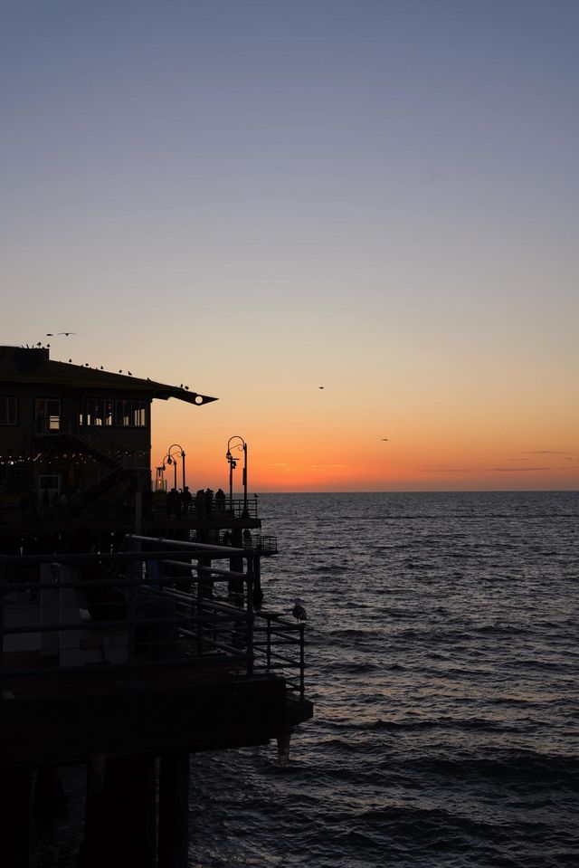 Santa Monica ๐๏ธ Who can resist a California sunset? ๐๏ธ