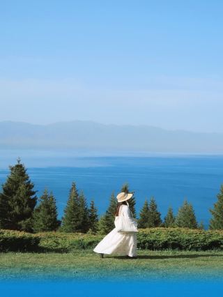Sayram Lake is stunning in summer! This shade of blue is so healing Ø