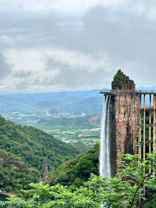 Guangdong getaway | Shaoguan Yunmen Mountain! Cliffside glass bridge + 100-meter waterfall, a healing weekend trip