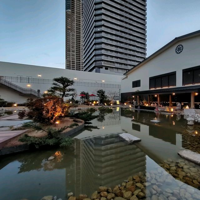 【大阪 弁天町】天空の日本庭園で足湯に入っちゃおう♨️