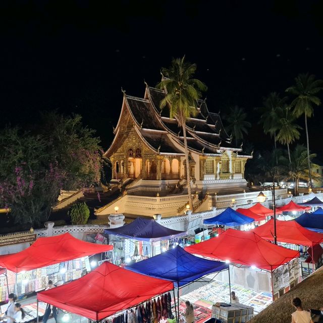 เดินเที่ยวตลาดมืด หลวงพระบาง สีสันยามค่ำคืน