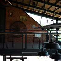 โรงนา คาเฟ่ ทุ่งนา กลางเกาะ
