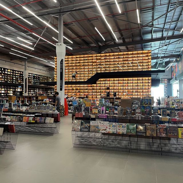 Impressive and quiet book store Sunway Bigbox