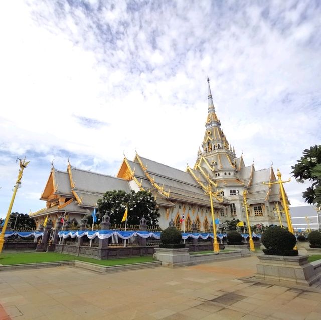 ไหว้พระวัดหลวงพ่อโสธร เมืองแปดริ้ว