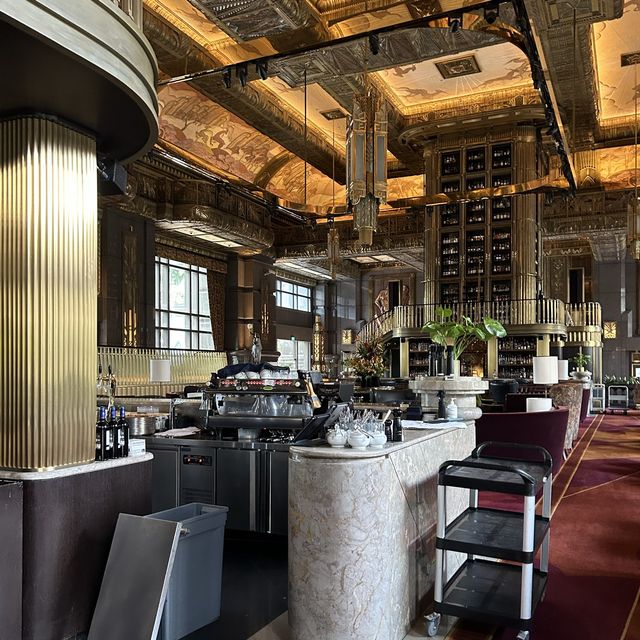 Glamorous Atlas Bar