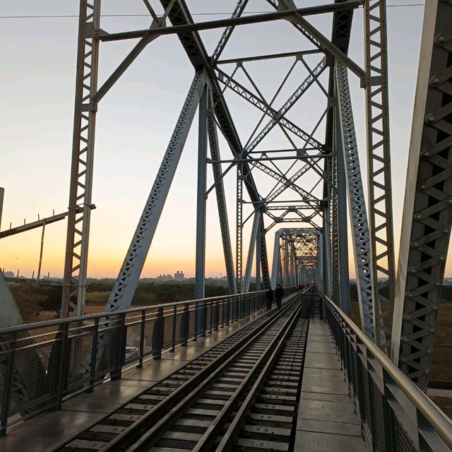 高屏舊鐵橋 夕陽餘暉美不勝收