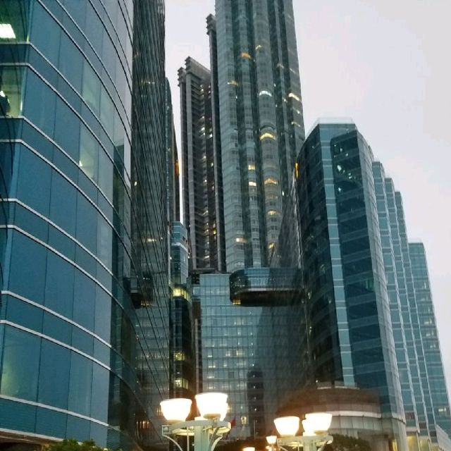 九龍海逸君綽酒店 ，大堂超級富麗堂皇！