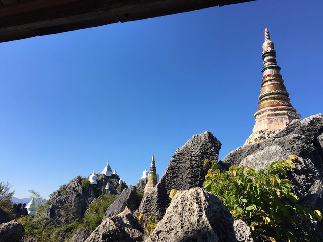 วัดพระบาทปู่ผาแดง ลำปาง