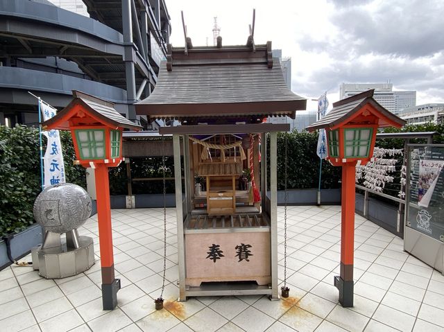 広島。カープの応援前に訪れたい場所『友元神社』の『昇鯉岩』