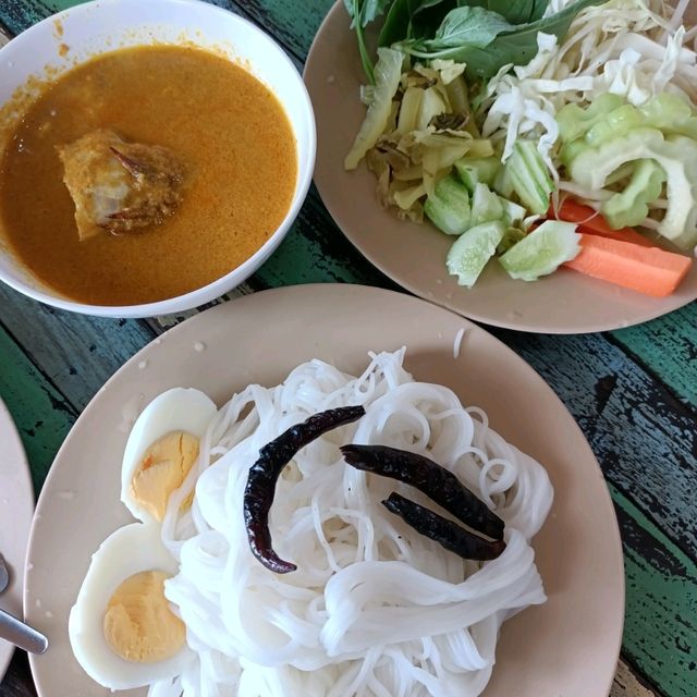 ร้านก๋วยเตี๋ยวอร่อยบอกต่อ วิวชายหาดจอมเทียน