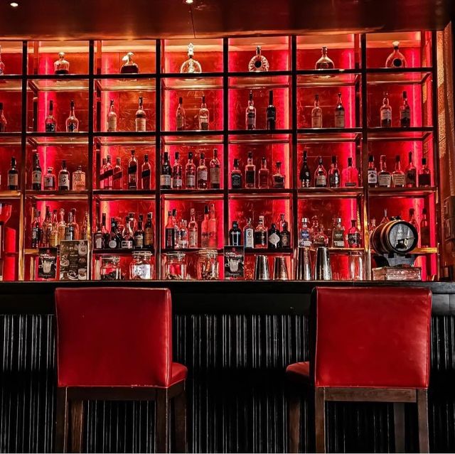 RIB ROOM & BAR Steakhouse ชั้น 31  โรงแรม The La