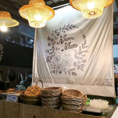 ร้านอาหารไทยลับๆ Khomkhum Bar & Bistro 🍹