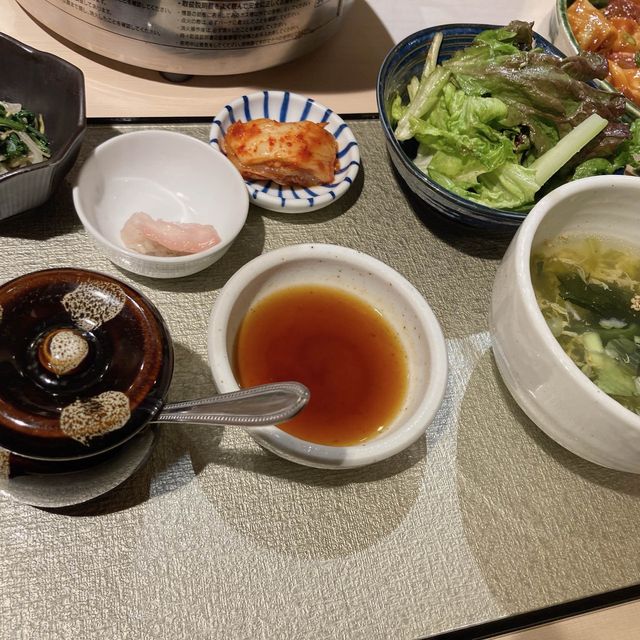 仙台で初の生肉提供店！高級感ある店内で食べるのは極上ユッケ丼