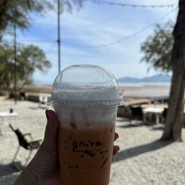 Grove Phuket คาเฟ่ติดทะเล