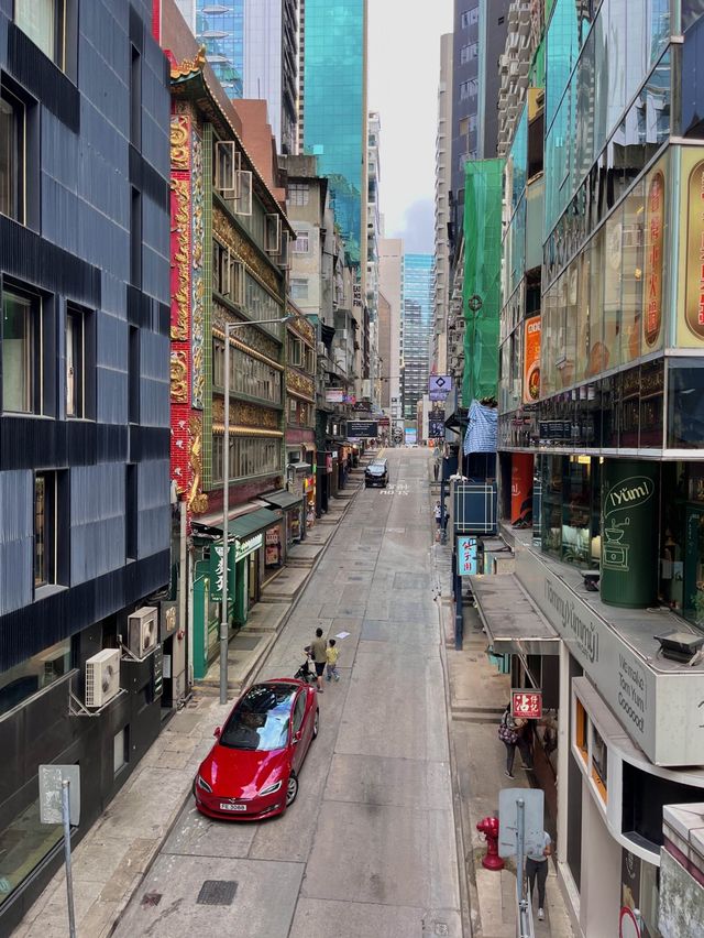 중경삼림에 등장하는 미드레벨 에스컬레이터
