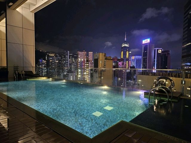 有馬場靚景的型格酒店酒吧