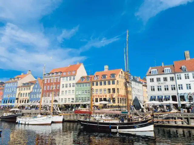 北歐童話港口城市，享受陽光、藝術和Carlsberg啤酒的簡約設計生活。【2024旅行願望】