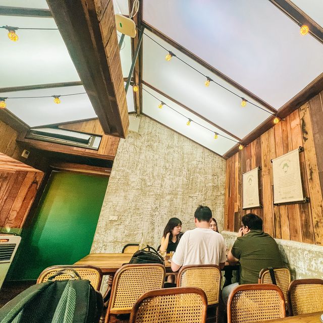 สวนผักโอ้กะจู๋ ร้านดังเชียงใหม่กลางสยามแสควร์ ซอย2