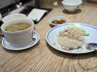 「曼谷紅大哥水門雞飯店，海南雞飯價格實惠」