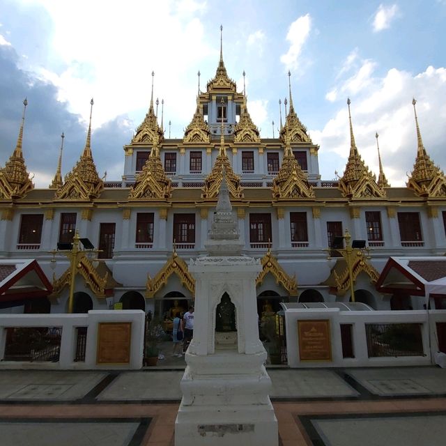 โลหะปราสาทแห่งแรกขิงไทย ณ วัดราชนัดดารามวรวิหาร 